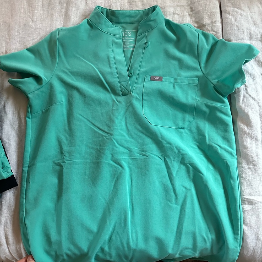 FIGS MATERNITY TOP - SURGICAL GREEN
